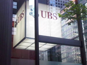 UBS_Offices_(299_Park_Avenue)_06_(logo_cube)