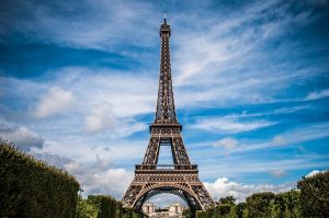 cc/Pixabay https://pixabay.com/fr/tour-eiffel-france-paris-paysage-975004/