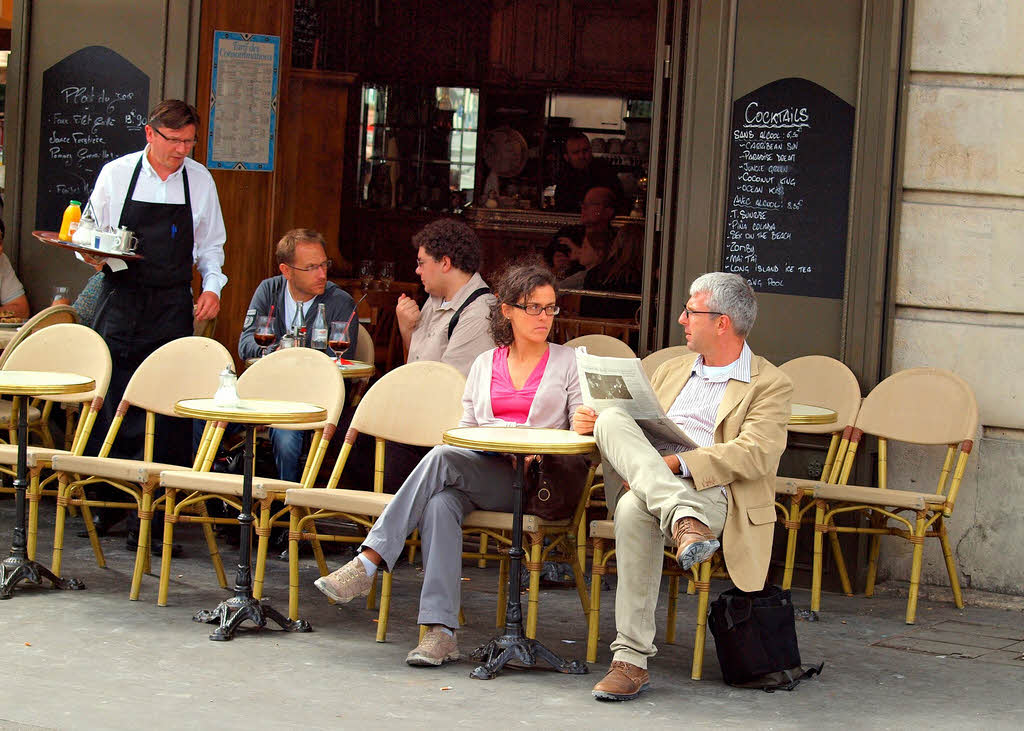 Faut-il rémunérer les serveurs avec un variable au pourboire ?