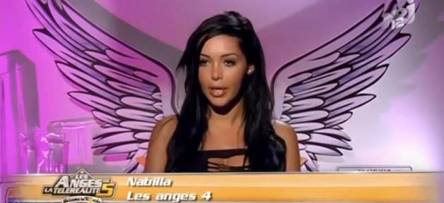 Nabilla dépose son « Allo quoi » à l’INPI