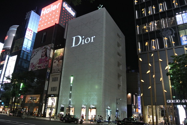 Les affaires fleurissent chez Dior