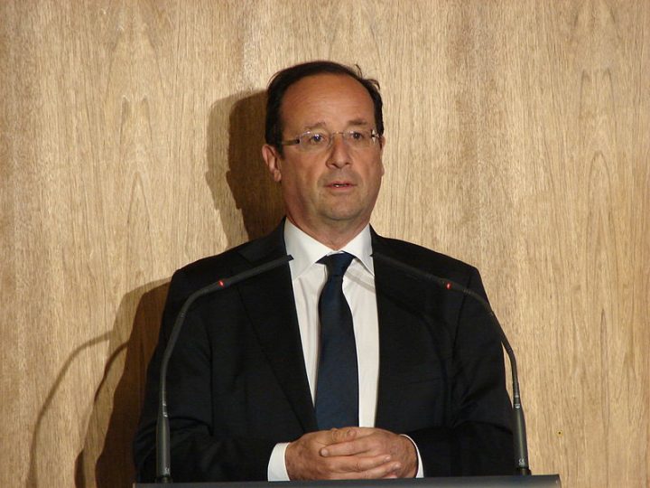 Hollande: Prélèvement des impôts à la source « pleinement appliqués en 2018 »,