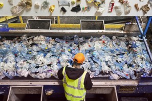 Recyclage du plastique : pour réutiliser les bouteilles, on réutilise la consigne