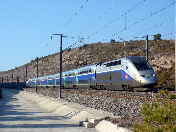 SNCF : les sénateurs préconisent le gel de la construction de voies à grande vitesse