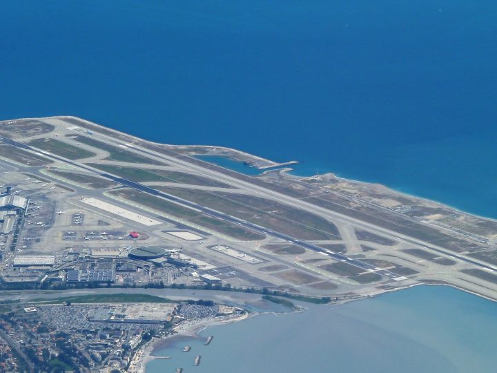 L’État français cède ses parts dans les aéroports de Nice et Lyon