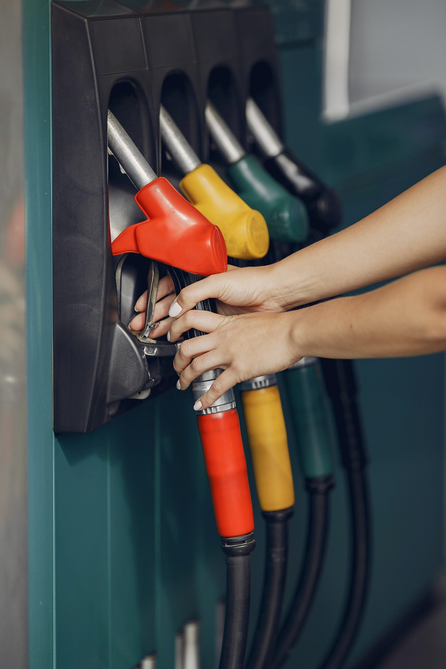 Les prix des carburants en France repartent à la hausse, dépassant les 2 euros par litre