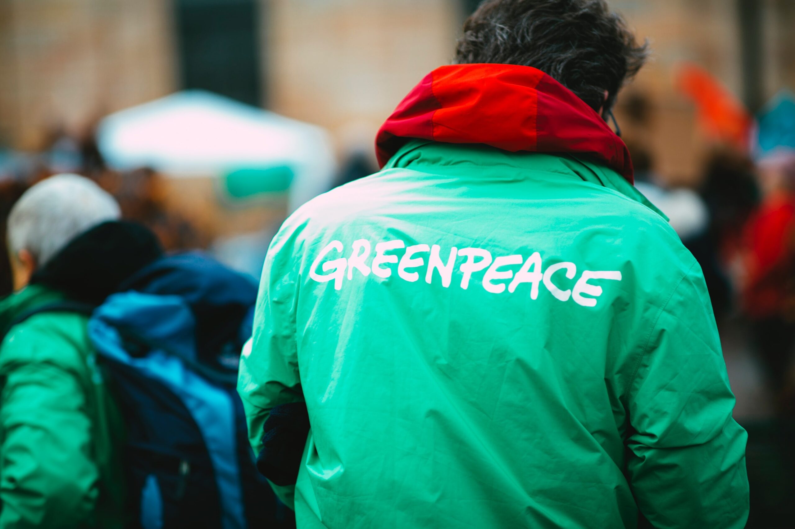 Des militants écologistes français bloquent l’assemblée générale de TotalEnergies en raison de son inaction en matière de climat