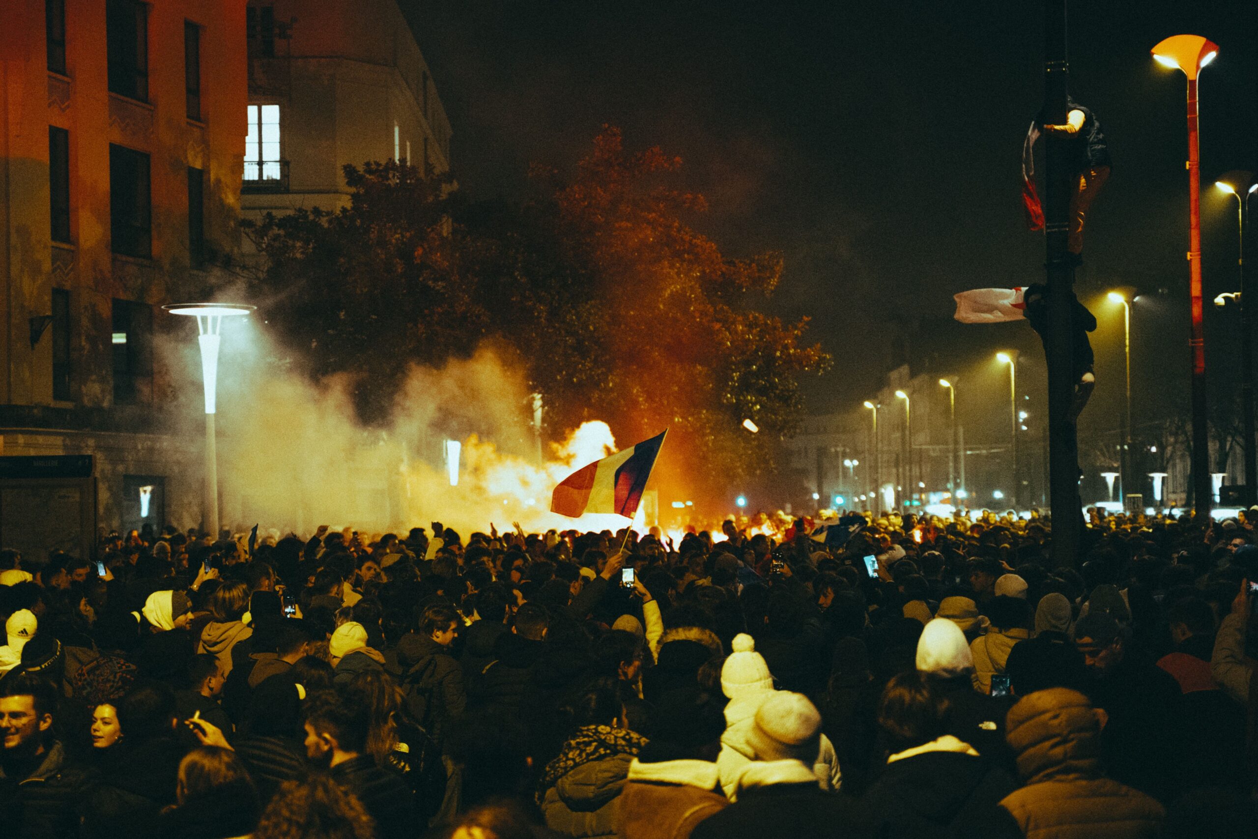 Un million de personnes marchent en France alors que les syndicats menacent d’une grève d’envergure