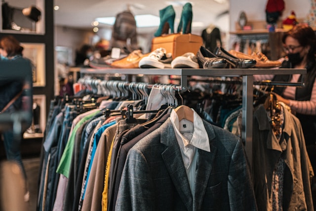 Collecte et tri des vêtements : la contribution des marques de mode rehaussée