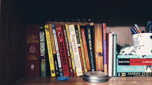 Frais de port obligatoires sur les livres : à qui profite la loi Darcos ?