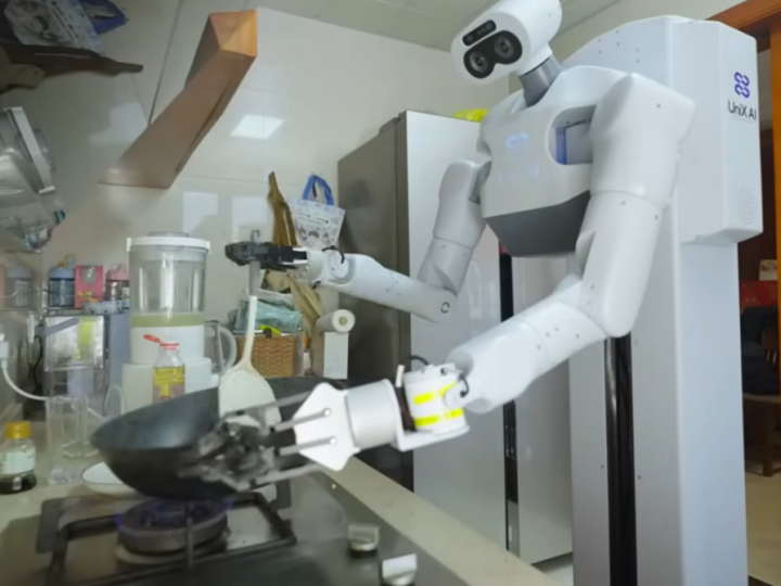 Robot humanoïde : UniX AI dévoile Panther, un majordome 2.0 sur roues