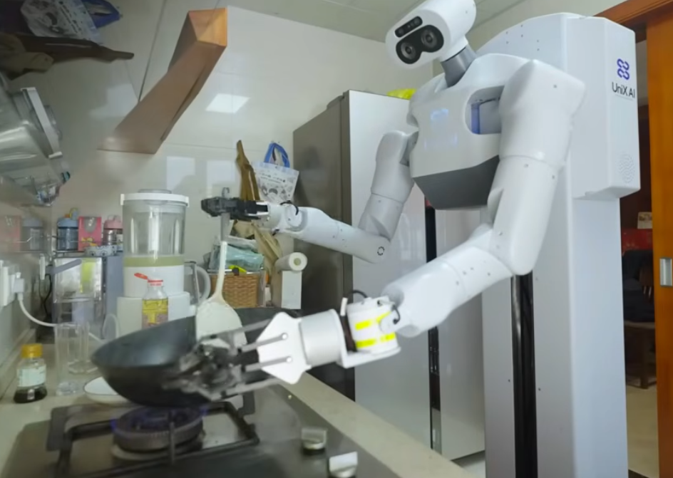 Robot humanoïde : UniX AI dévoile Panther, un majordome 2.0 sur roues